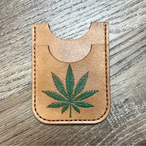 Handmade Custom Leather Minimalist Wallet - Picture 2 of 6